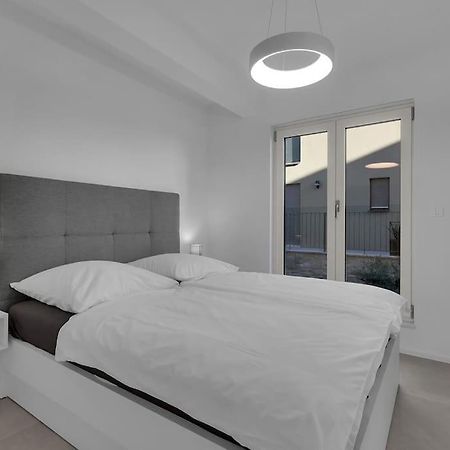 Apartman Delux With Private Pool - Makarska Exklusiv Tucepi Bagian luar foto