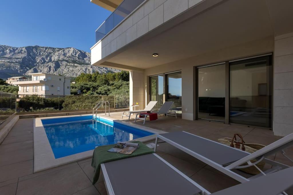 Apartman Delux With Private Pool - Makarska Exklusiv Tucepi Bagian luar foto