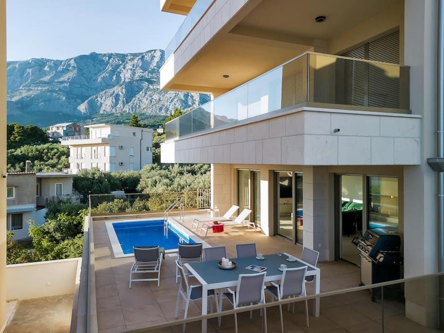 Apartman Delux With Private Pool - Makarska Exklusiv Tucepi Bagian luar foto