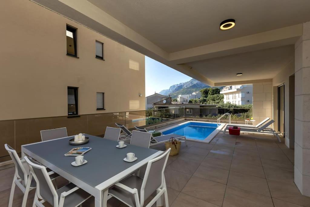 Apartman Delux With Private Pool - Makarska Exklusiv Tucepi Bagian luar foto