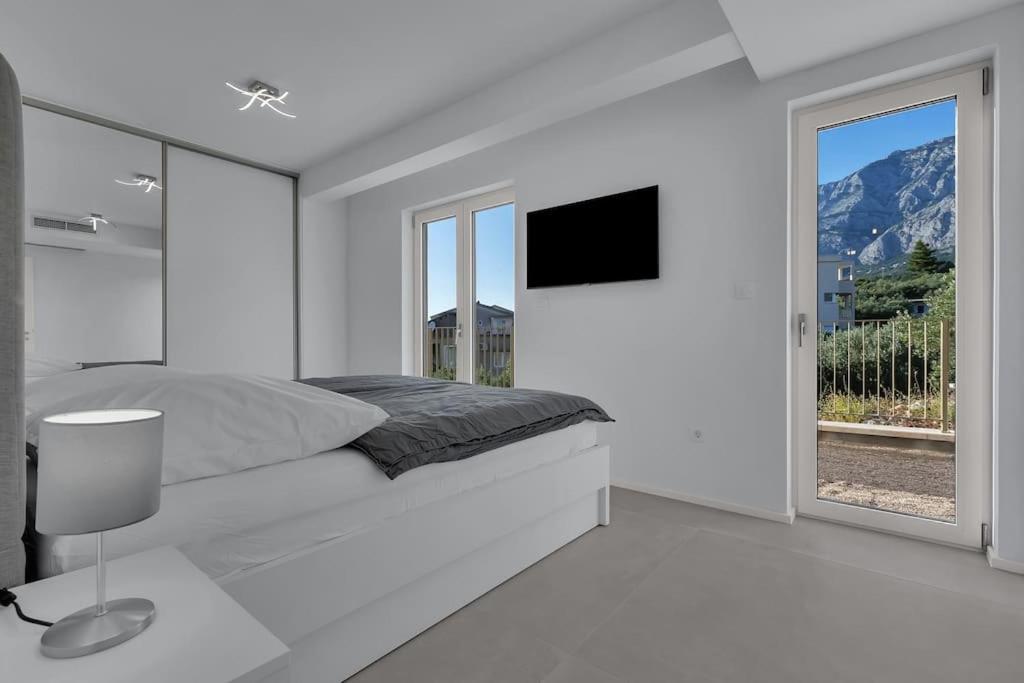Apartman Delux With Private Pool - Makarska Exklusiv Tucepi Bagian luar foto