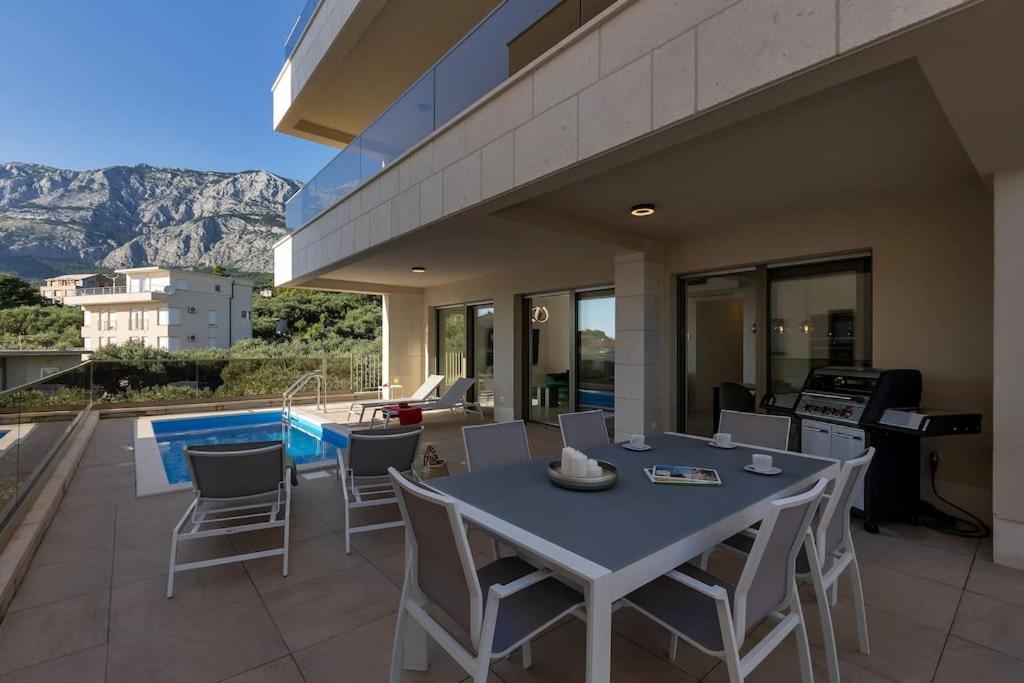Apartman Delux With Private Pool - Makarska Exklusiv Tucepi Bagian luar foto