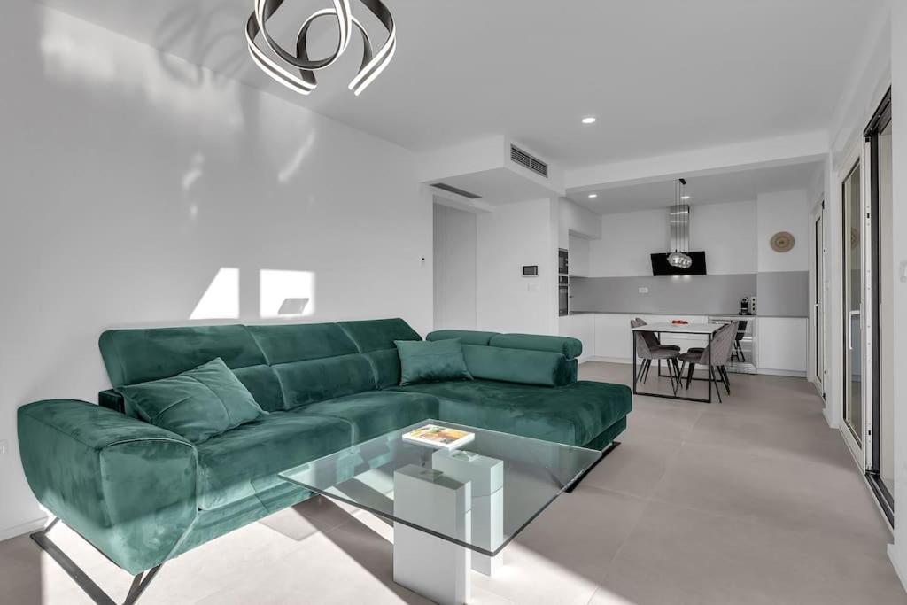 Apartman Delux With Private Pool - Makarska Exklusiv Tucepi Bagian luar foto