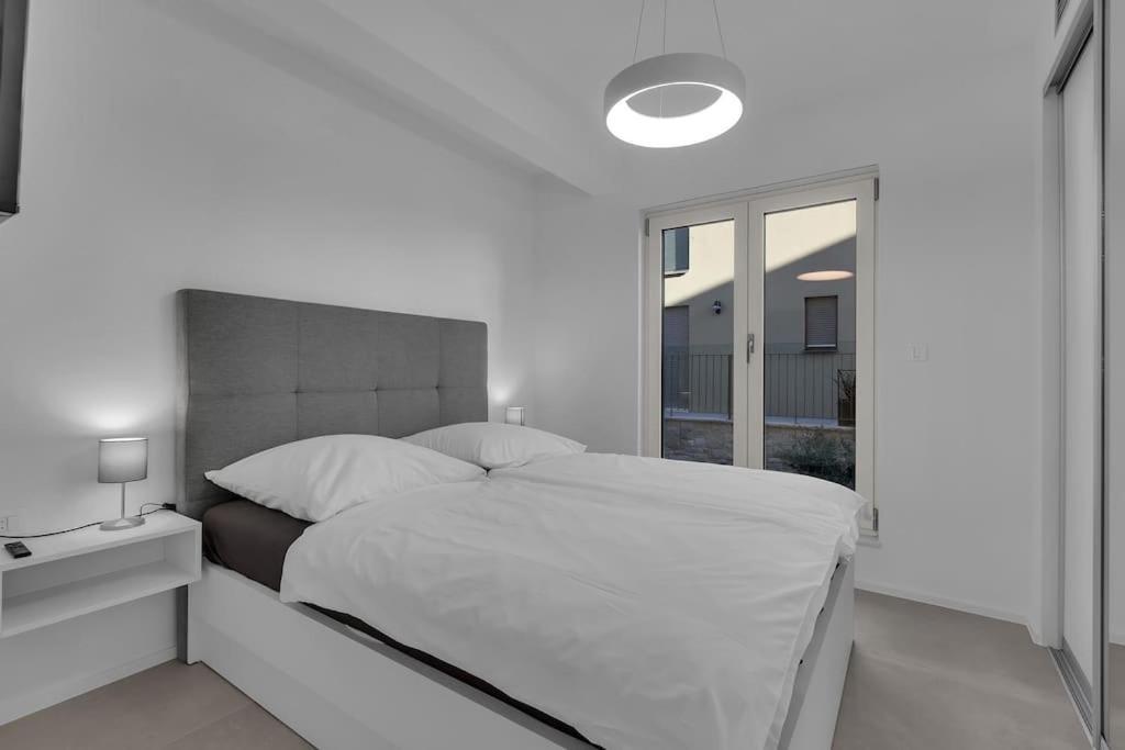 Apartman Delux With Private Pool - Makarska Exklusiv Tucepi Bagian luar foto