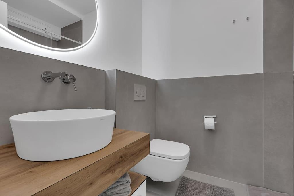 Apartman Delux With Private Pool - Makarska Exklusiv Tucepi Bagian luar foto