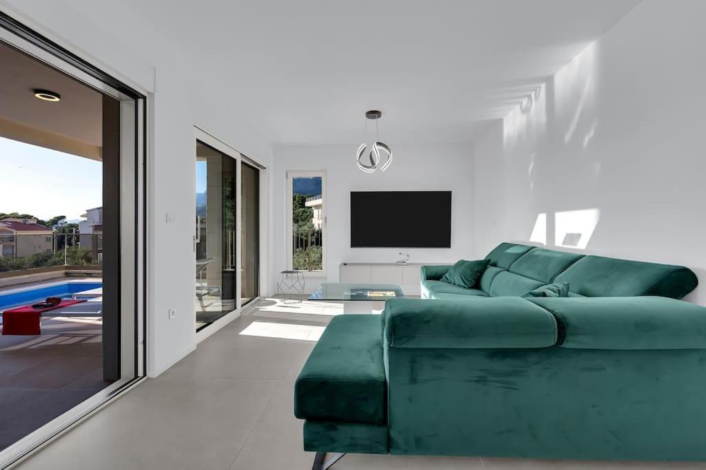 Apartman Delux With Private Pool - Makarska Exklusiv Tucepi Bagian luar foto