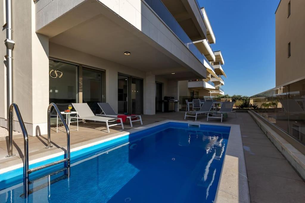 Apartman Delux With Private Pool - Makarska Exklusiv Tucepi Bagian luar foto