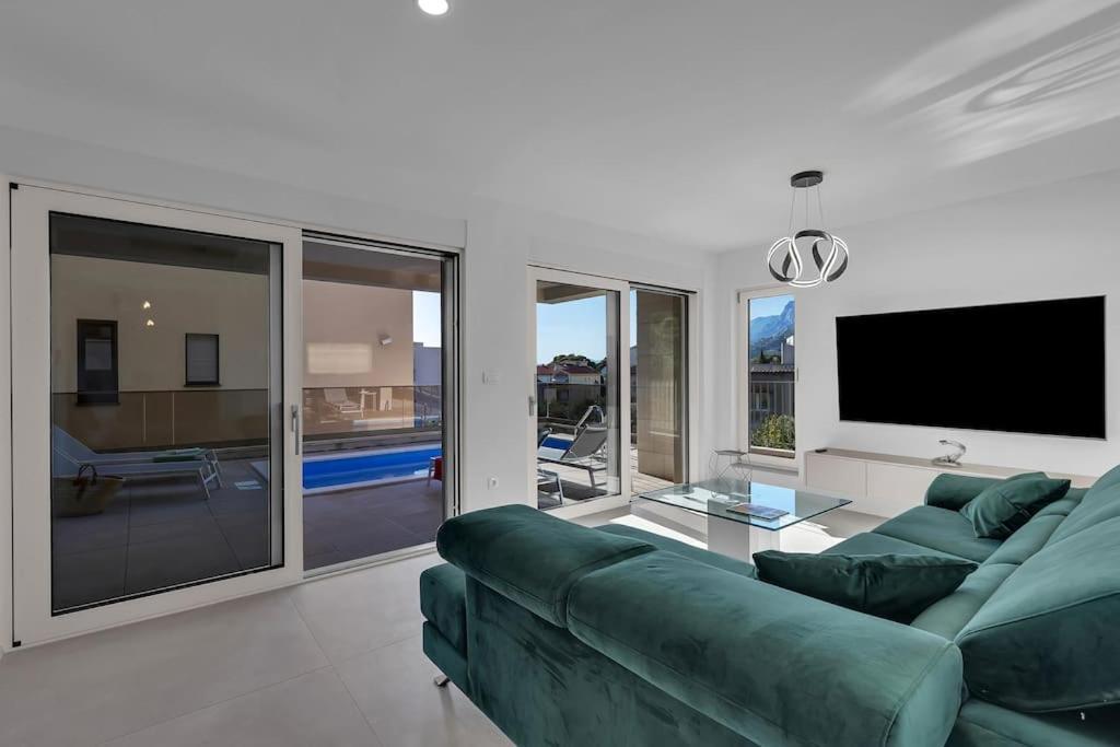 Apartman Delux With Private Pool - Makarska Exklusiv Tucepi Bagian luar foto