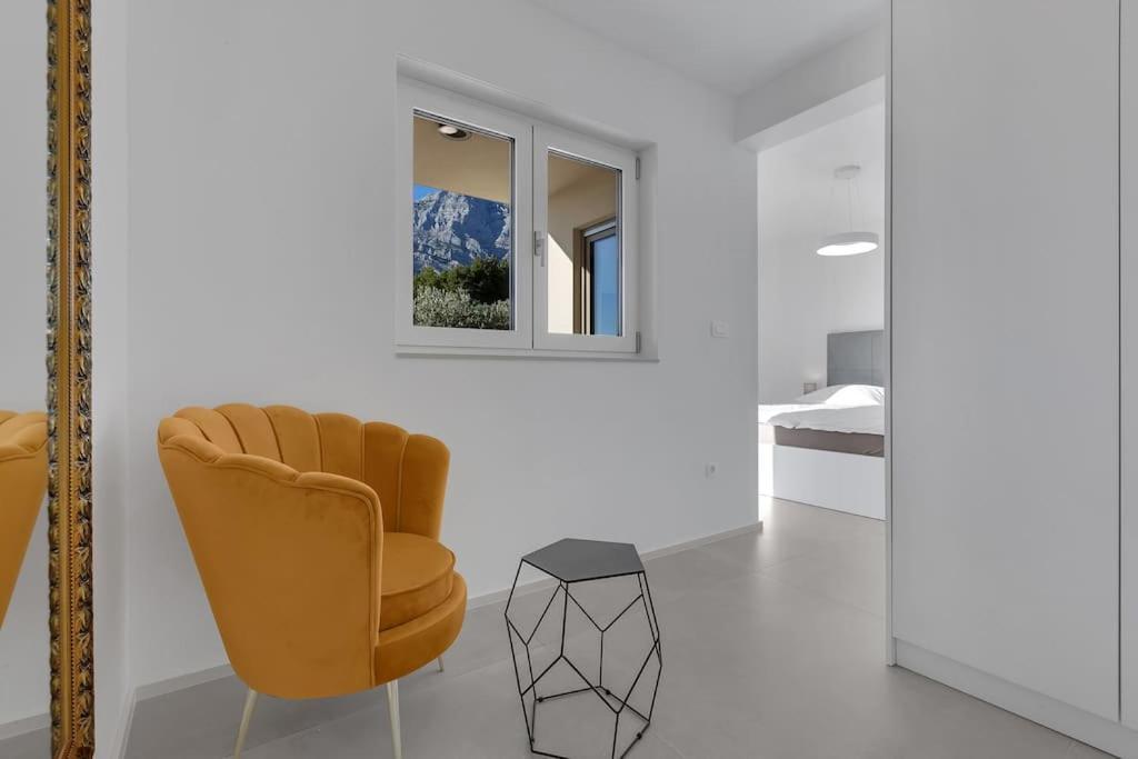 Apartman Delux With Private Pool - Makarska Exklusiv Tucepi Bagian luar foto
