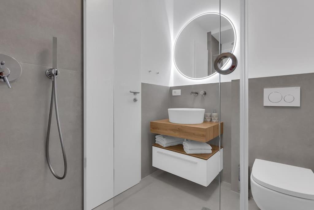 Apartman Delux With Private Pool - Makarska Exklusiv Tucepi Bagian luar foto