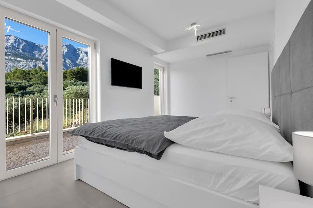 Apartman Delux With Private Pool - Makarska Exklusiv Tucepi Bagian luar foto
